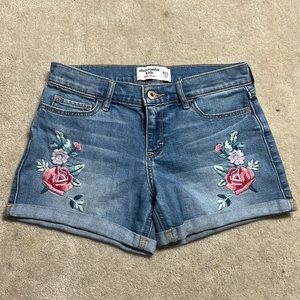 Abercrombie kids shorts w/ embroidered flowers